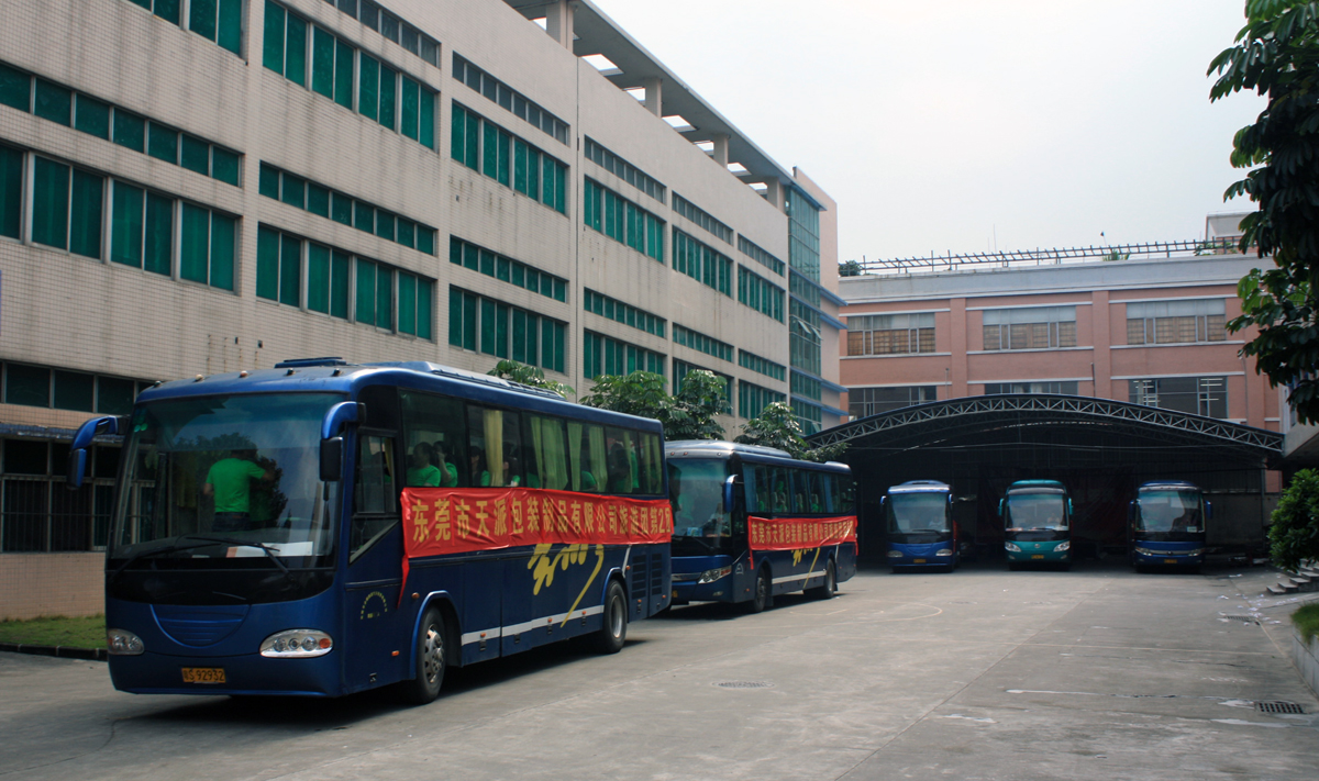 6 buses get the tin box factory's yard crowded